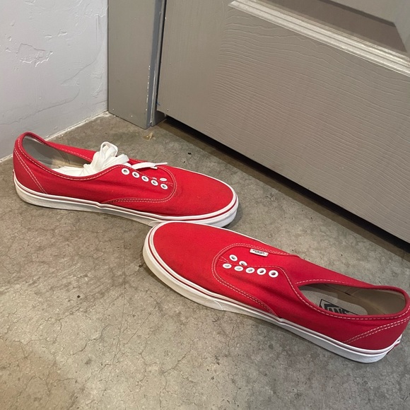 Red vans - Picture 3 of 4